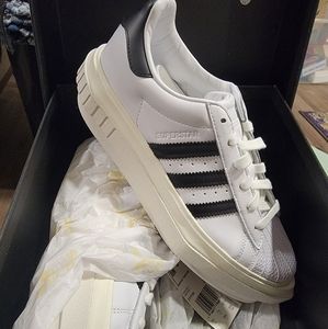 NWT Beyoncé Superstar Adidas (Black/White) M9/W10